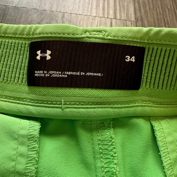 Under Armour Men's Green Golf Shorts - Picture 2 of 4